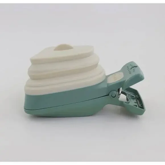 $18/ Dog Foldable Travel Pooper Scooper With 1 Roll Bags Include Dog Leash Clip - Picture 3 of 9